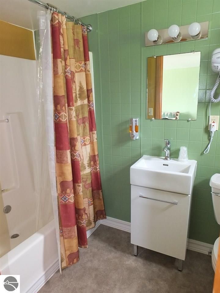 16086 Us Hwy 2, Cooks, MI 49817